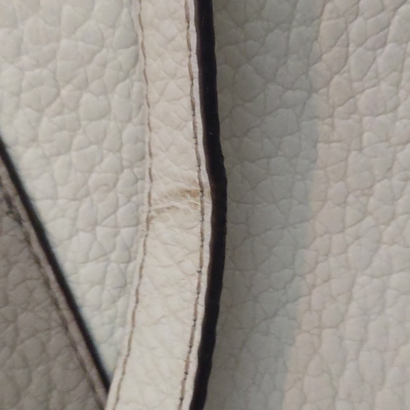 VERY USED KATE SPADE CROSS BODY CREAM AND GRAY HAS LOTS OF WEAR - Picture 12 of 13